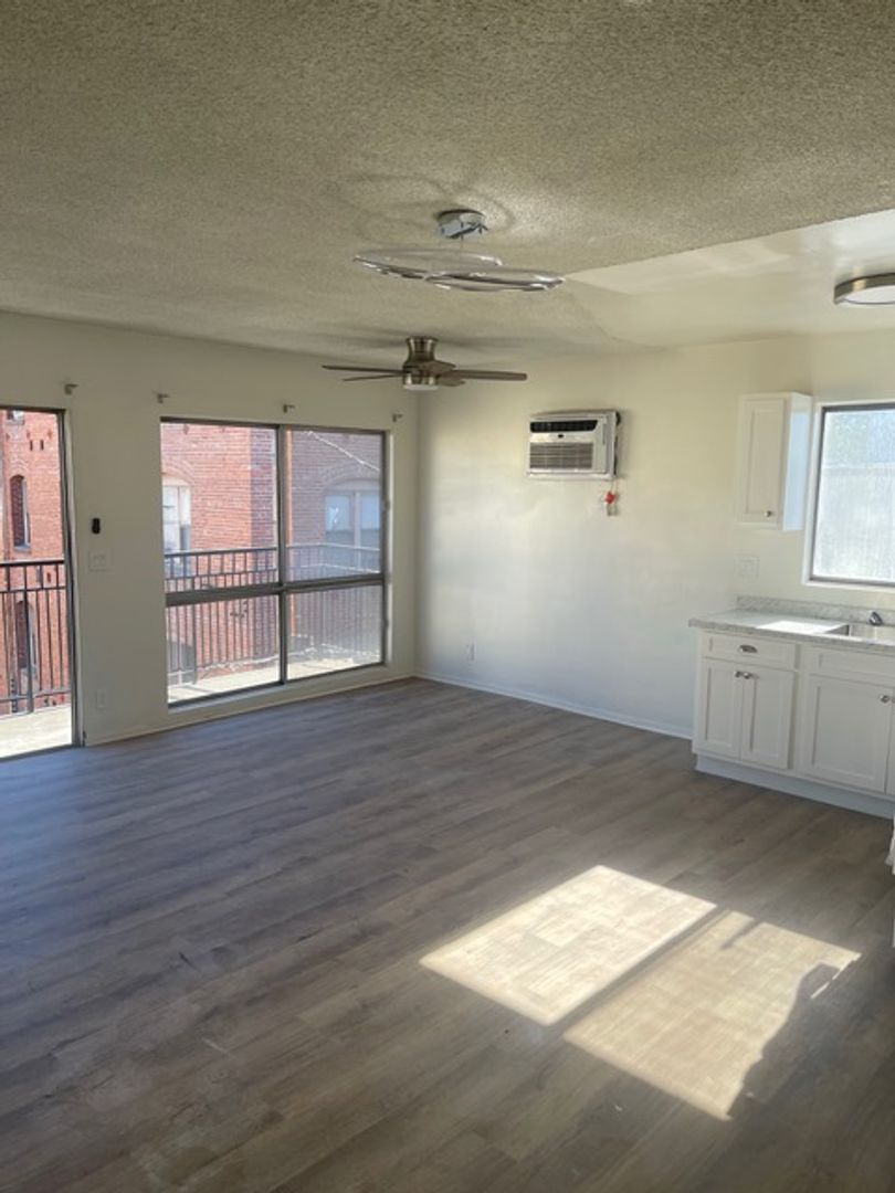 LOS ANGELES Apartment: 314  S. ST ANDREWS