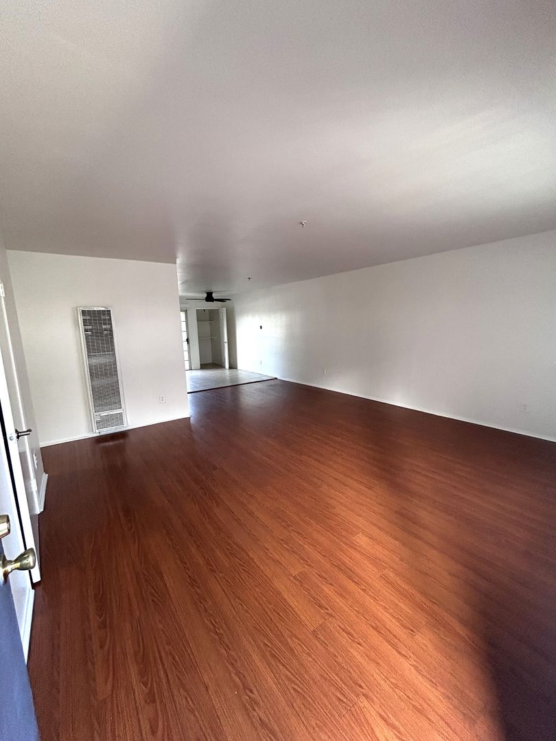 LOS ANGELES Apartment: 2611 VIRGINIA RD