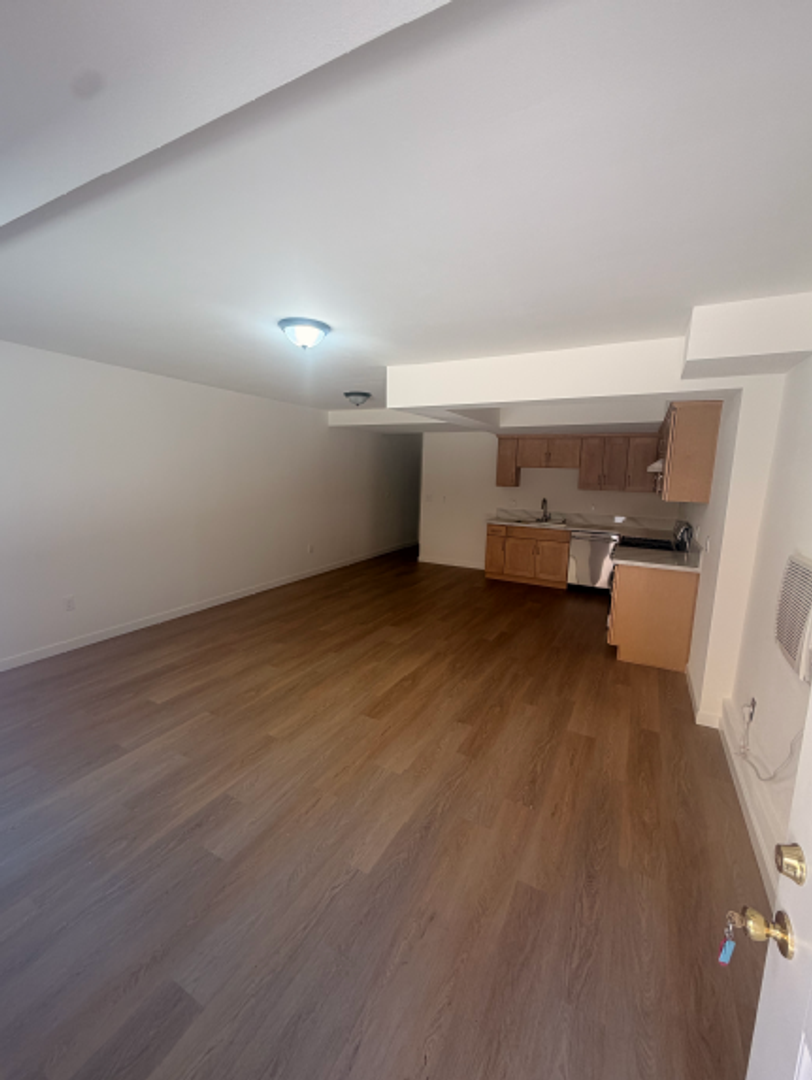 Van Nuys Apartment: 7305-7311 HAZELTINE AVE