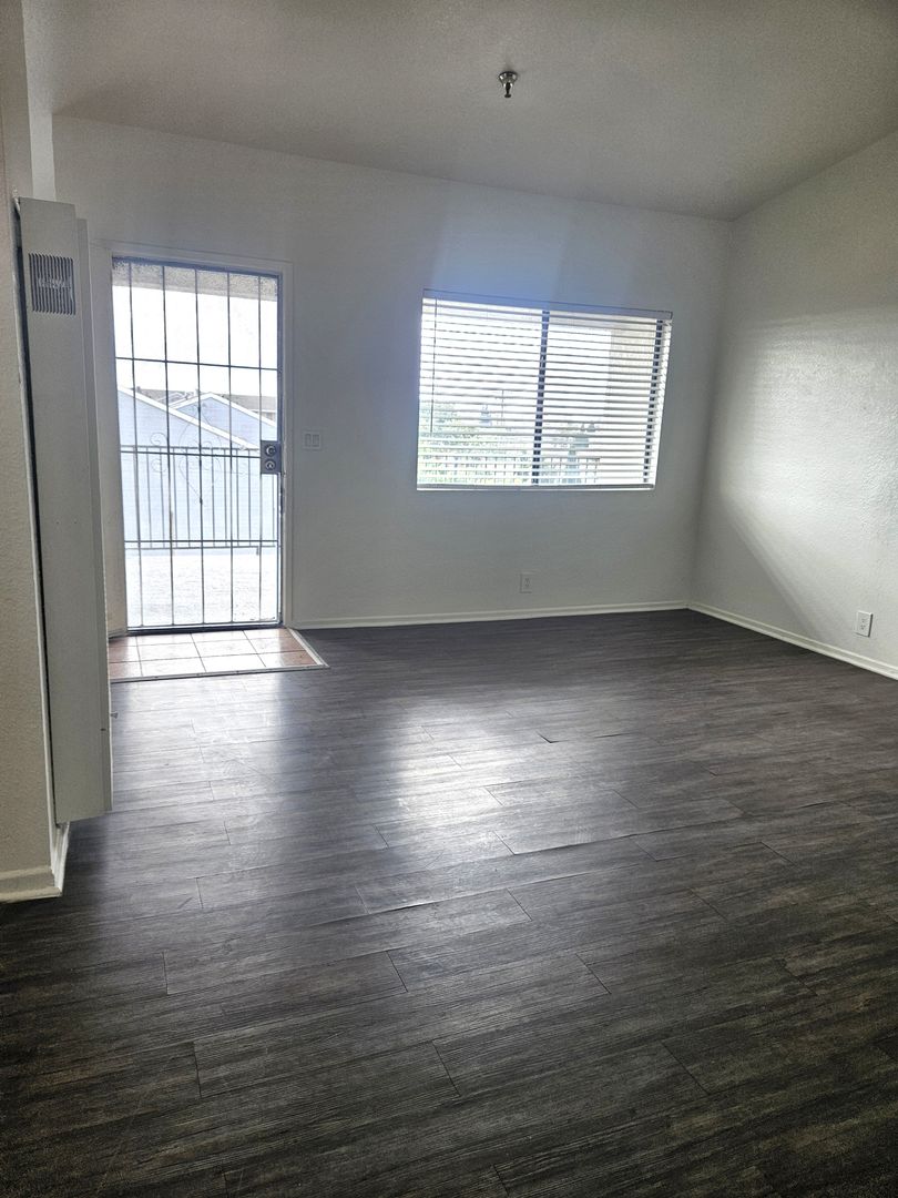 HAWTHORNE Apartment: 13528 LEMOLI AVE