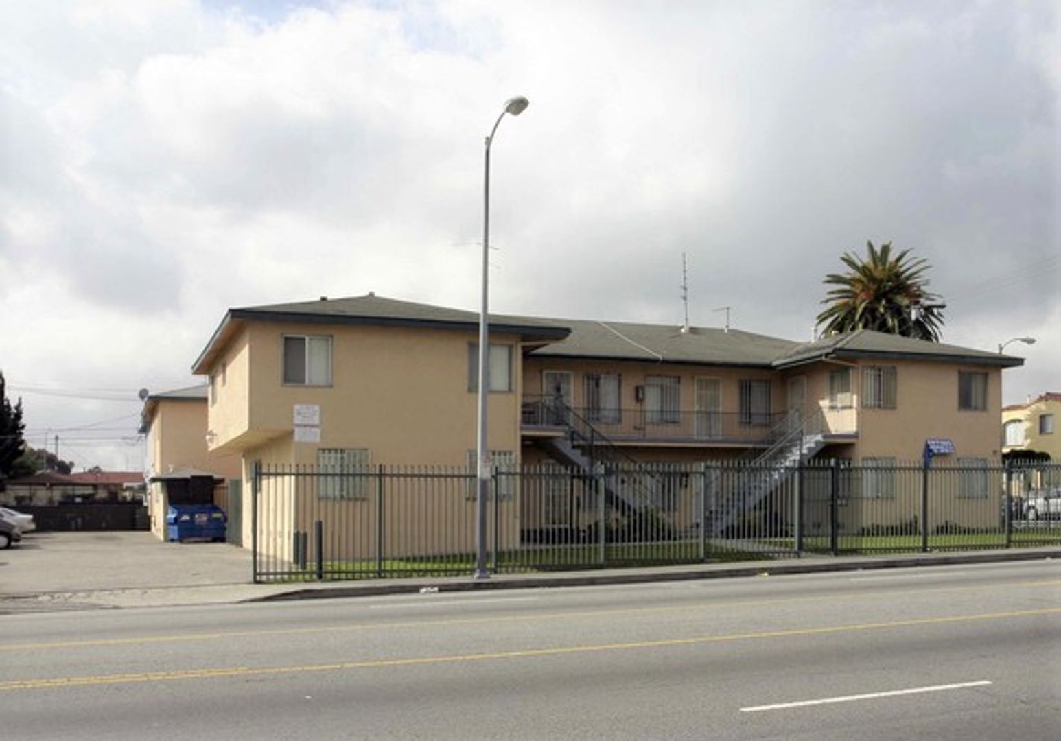 LOS ANGELES Apartment: 11400 MENLO AVE