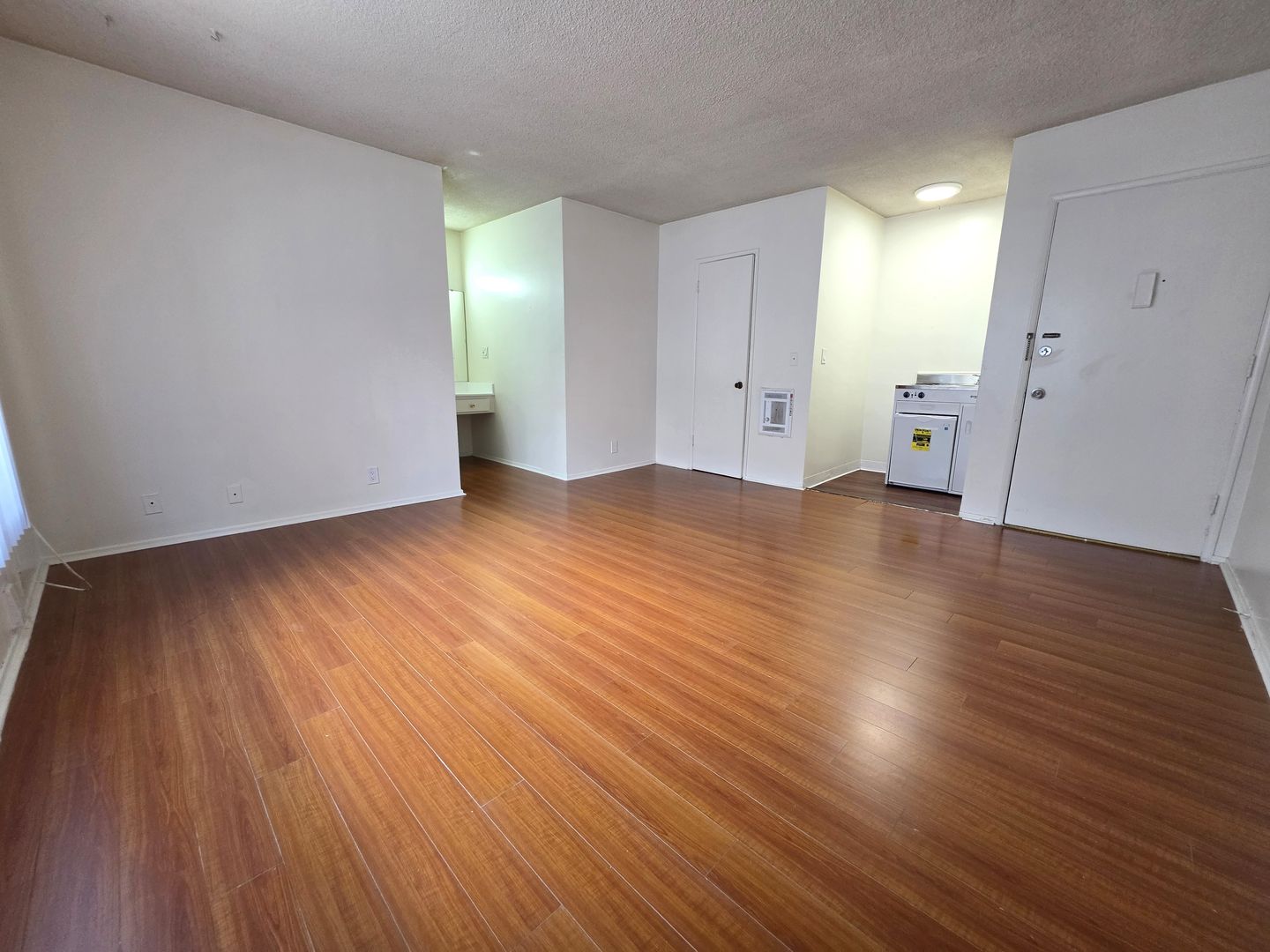 Los Angeles Apartment: 1332 Wellesley Ave