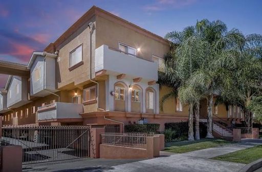 9001 Burnet Townhouse -North Hills *2bdrm available*