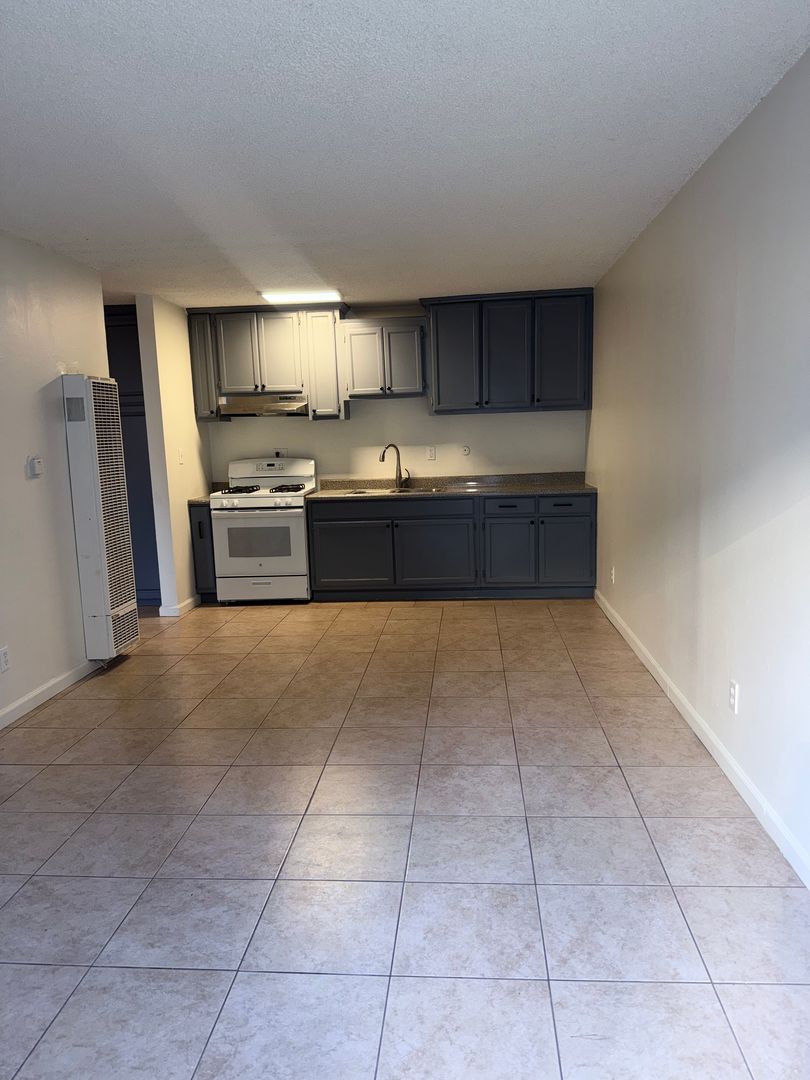 NORTH HOLLYWOOD Apartment: 6101 CLYBOURN