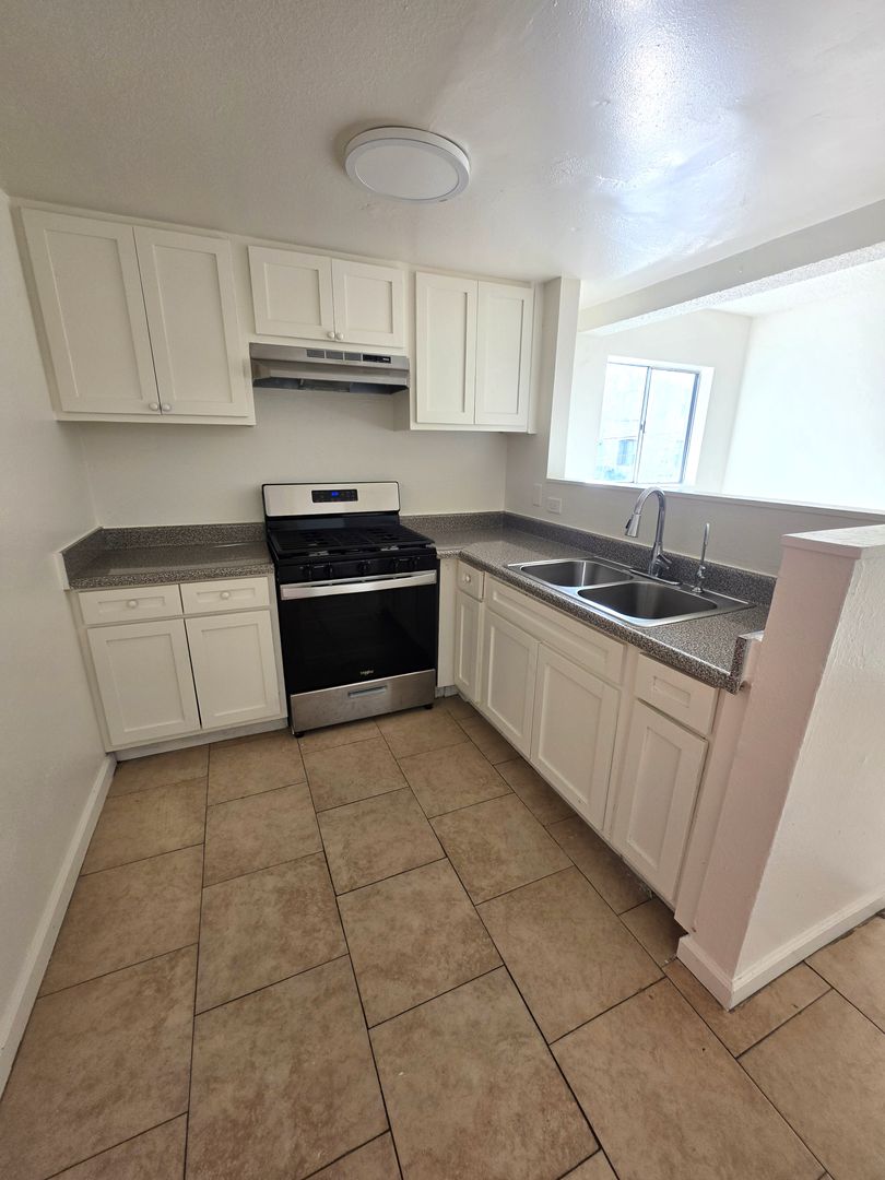 LOS ANGELES Apartment: 1815 5TH ST.