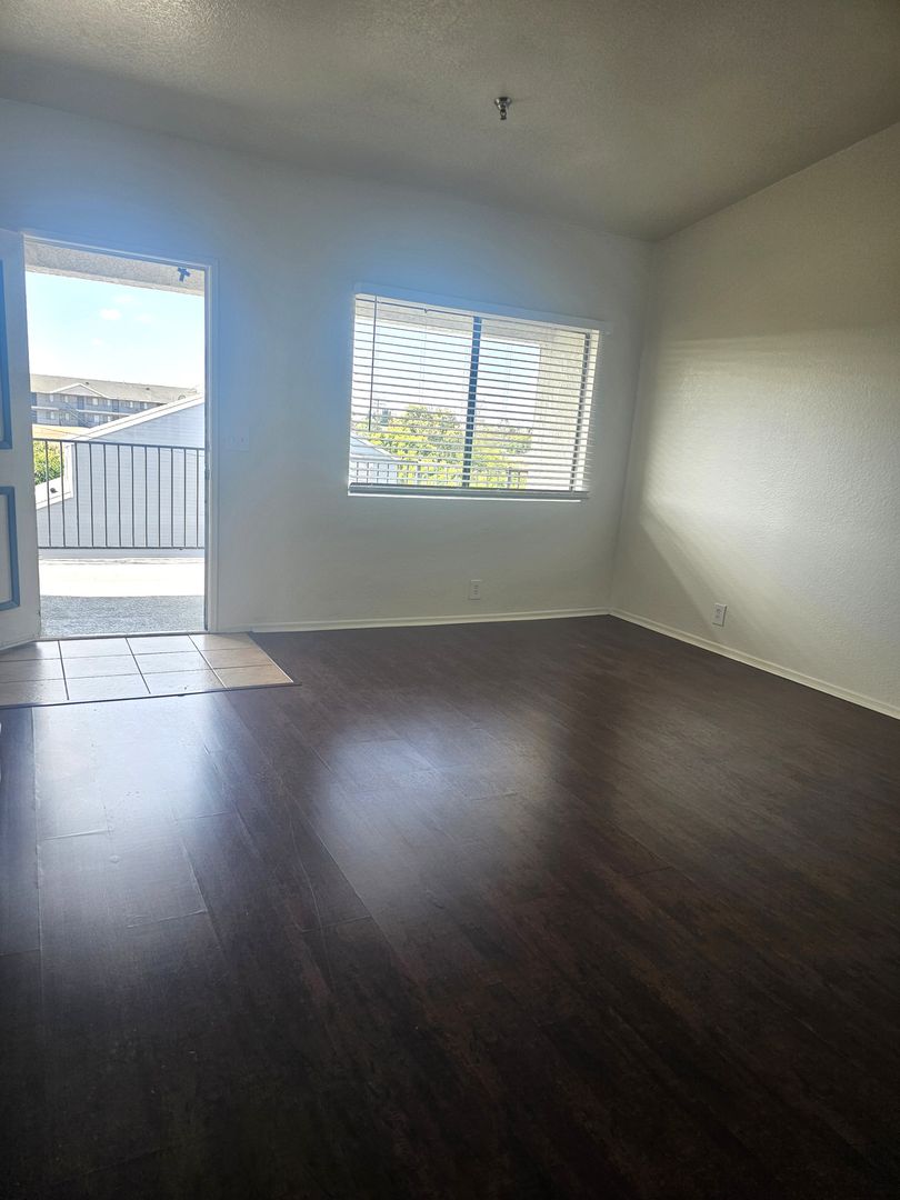 HAWTHORNE Apartment: 13528 LEMOLI AVE