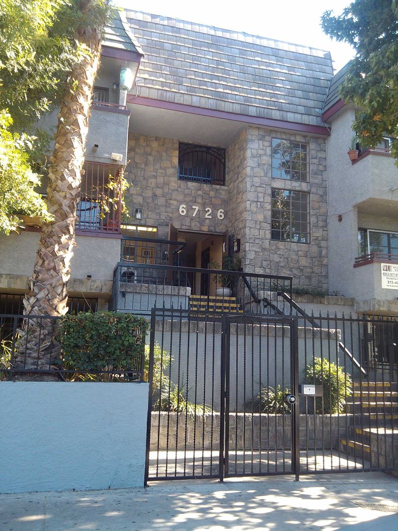VAN NUYS Apartment: 6726 WOODLEY AVE