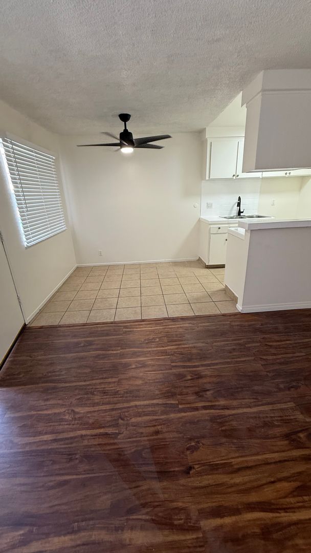 Hawthorne Apartment: 13921 YUKON AVE