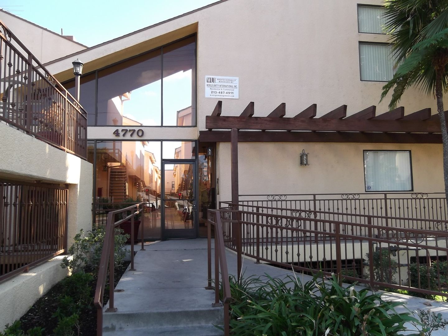 SHERMAN OAKS Apartment: 4770 KESTER AVE.