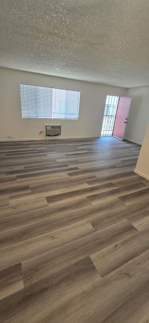LOS ANGELES Apartment: 236/238 AVE 55