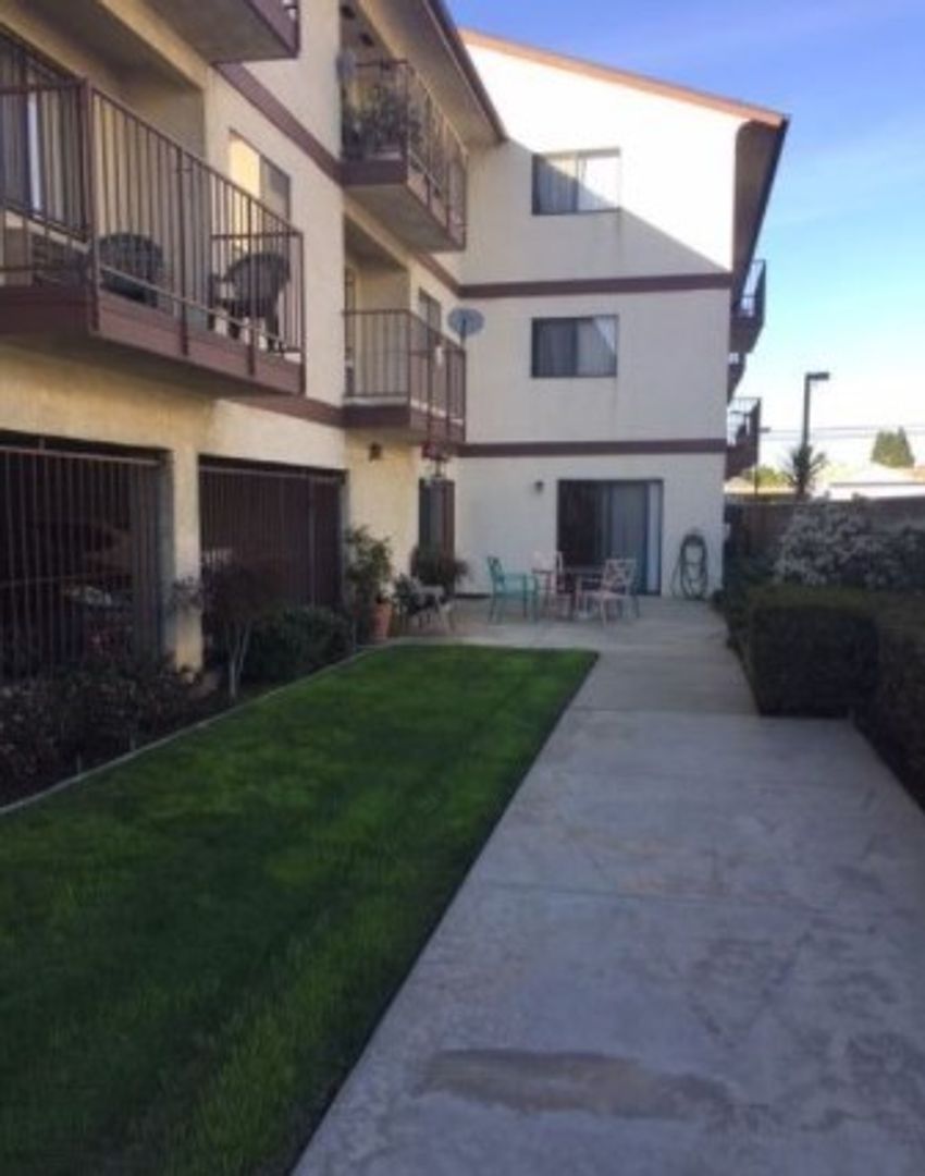 LONG BEACH Apartment: 1128 E. 4TH ST.