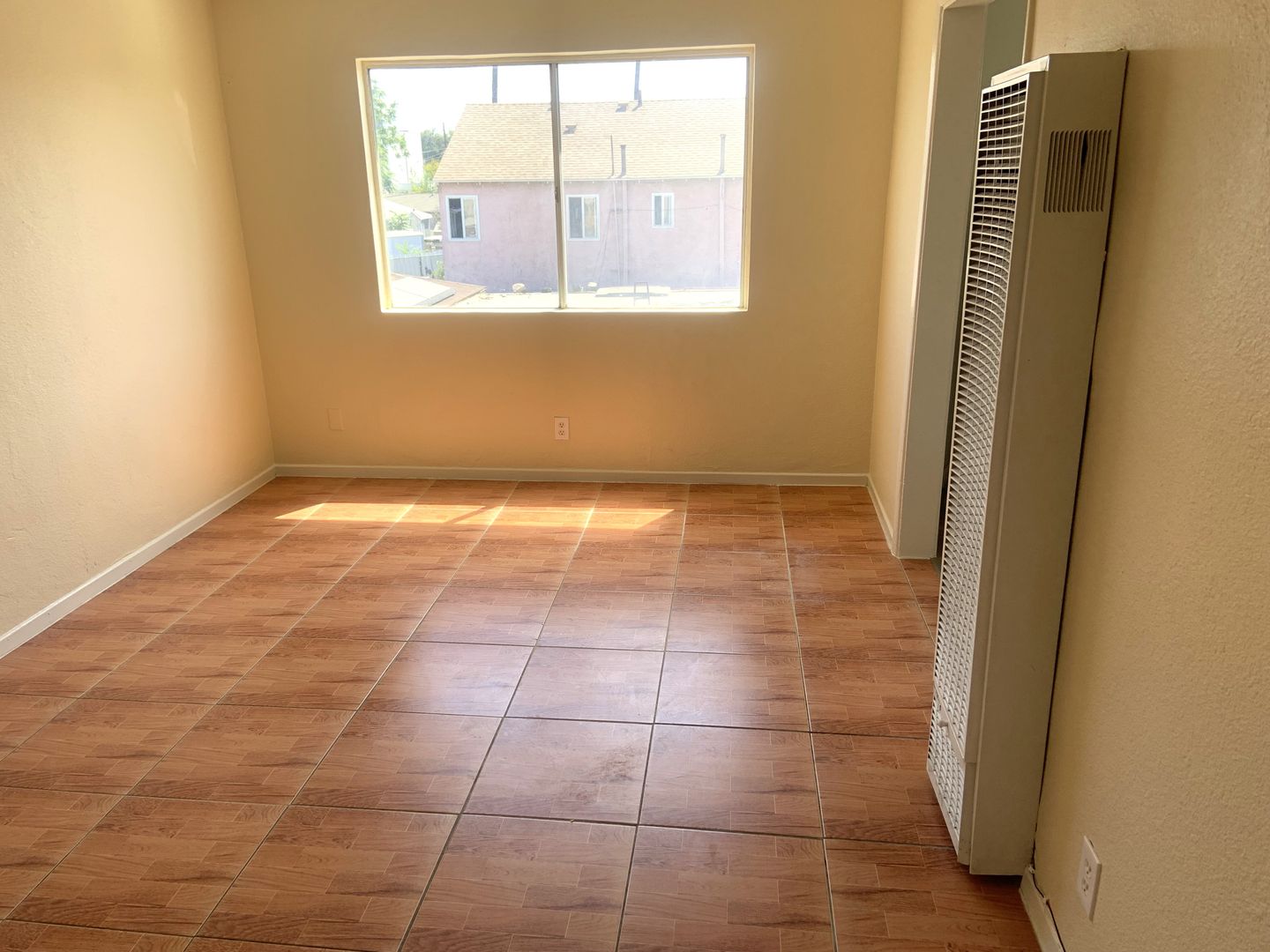LOS ANGELES Apartment: 11418 S MAIN ST