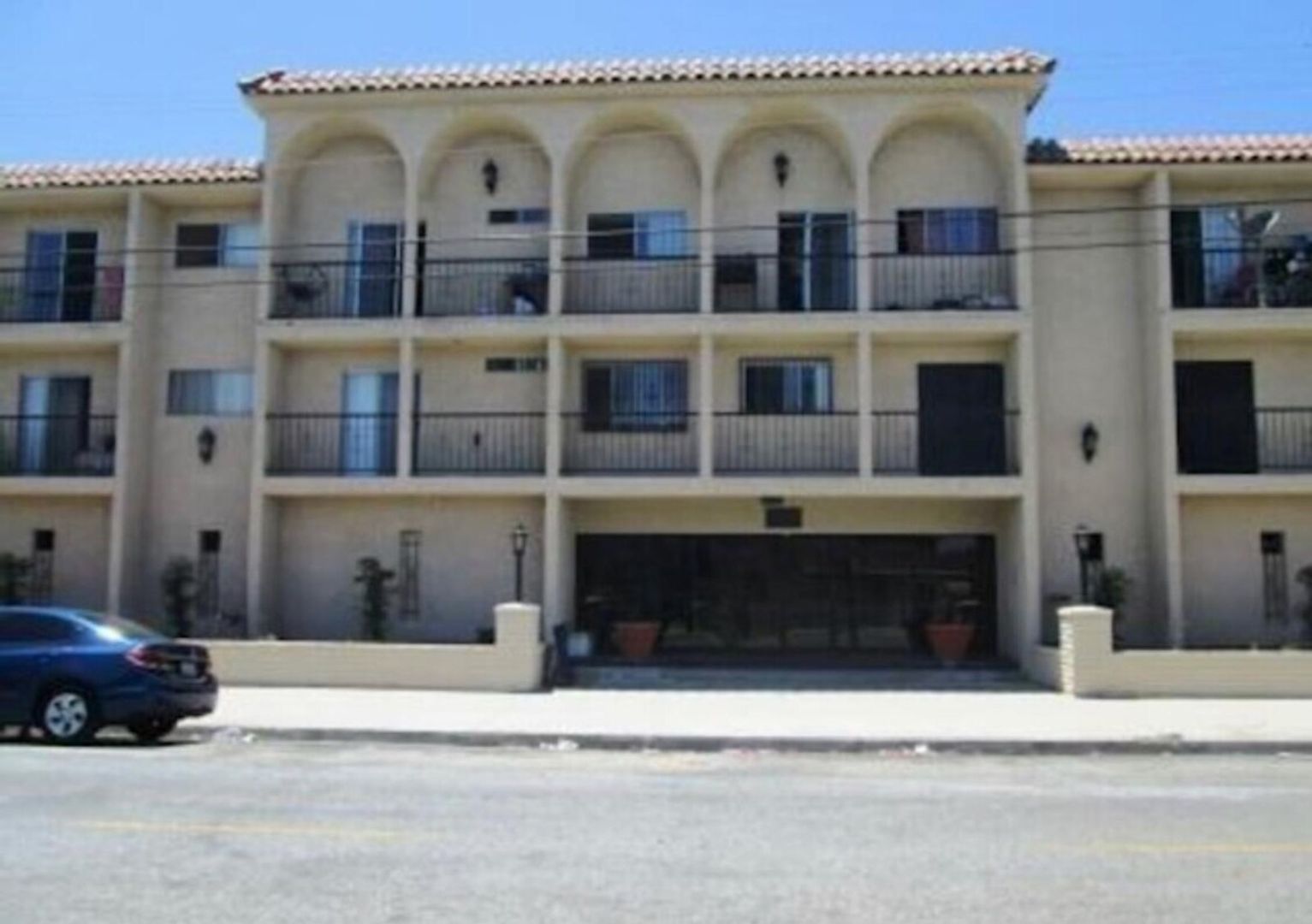 Hawthorne Apartment: 13921 YUKON AVE