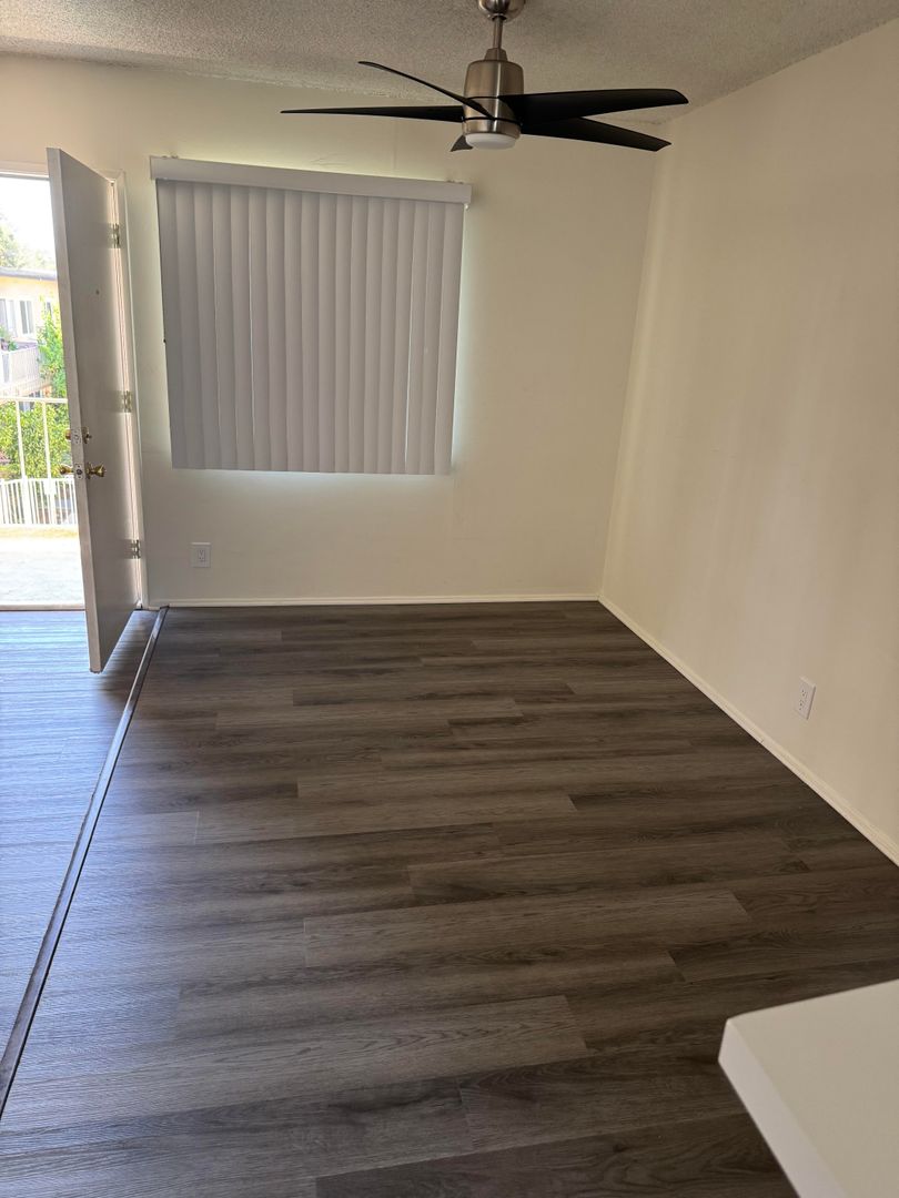 NORTH HOLLYWOOD Apartment: 5050 TUJUNGA AVE