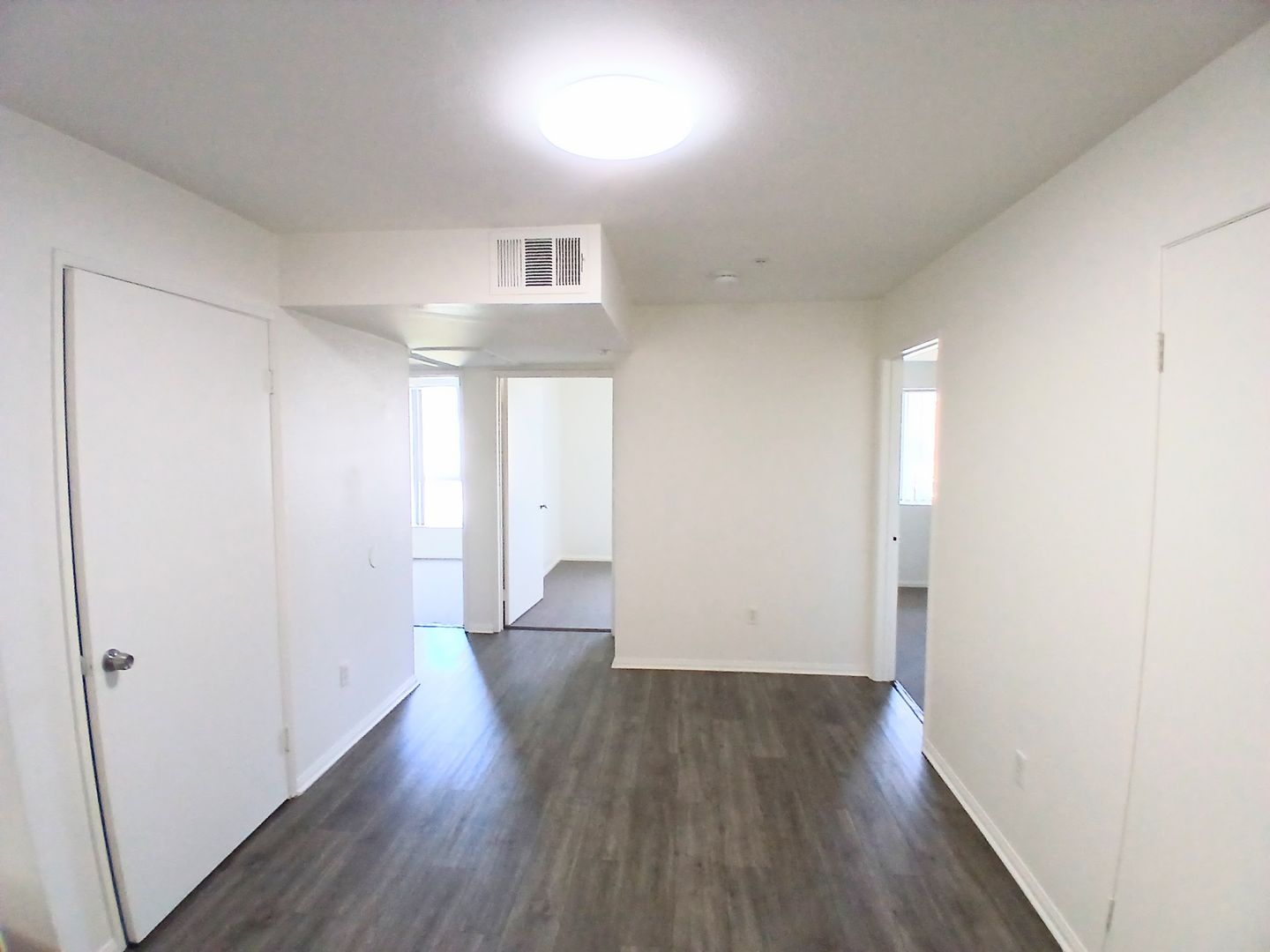 LOS ANGELES Apartment: 528 N. BENTON WAY