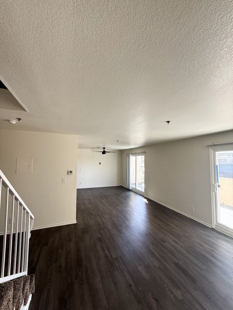 HAWTHORNE Apartment: 3637 W. 139TH ST