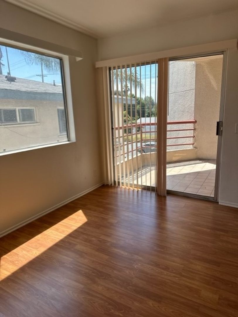 WINNETKA Apartment: 20615 VANOWEN ST