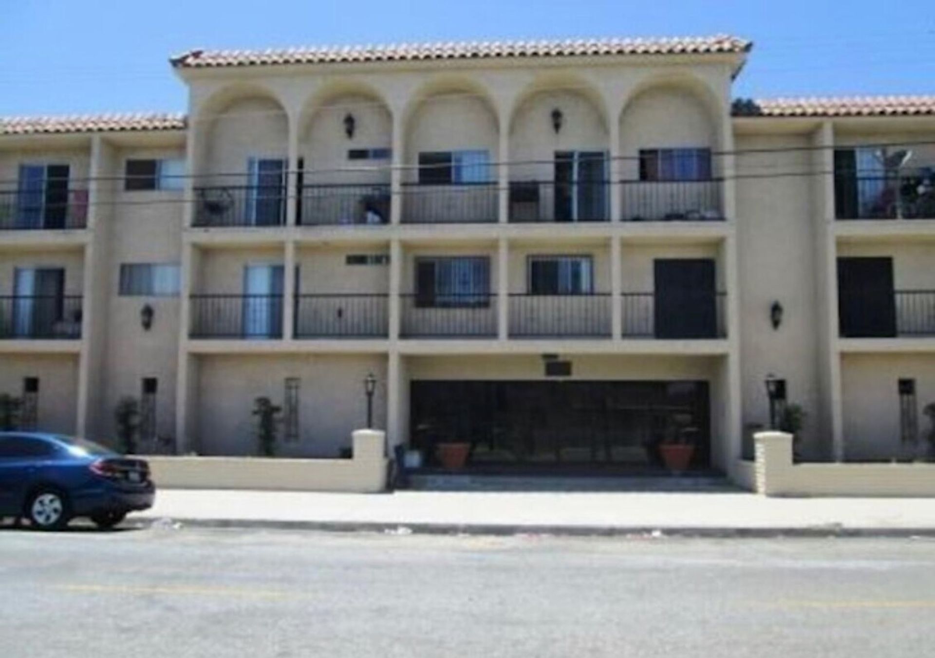 Hawthorne Apartment: 13921 YUKON AVE