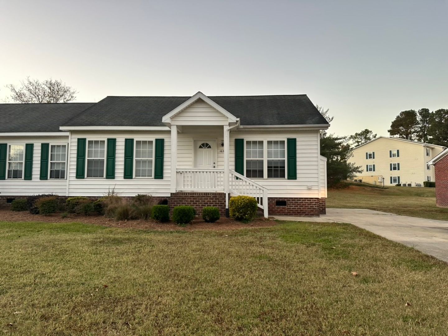 Henderson Apartment: 1632-1634 Graham Ave