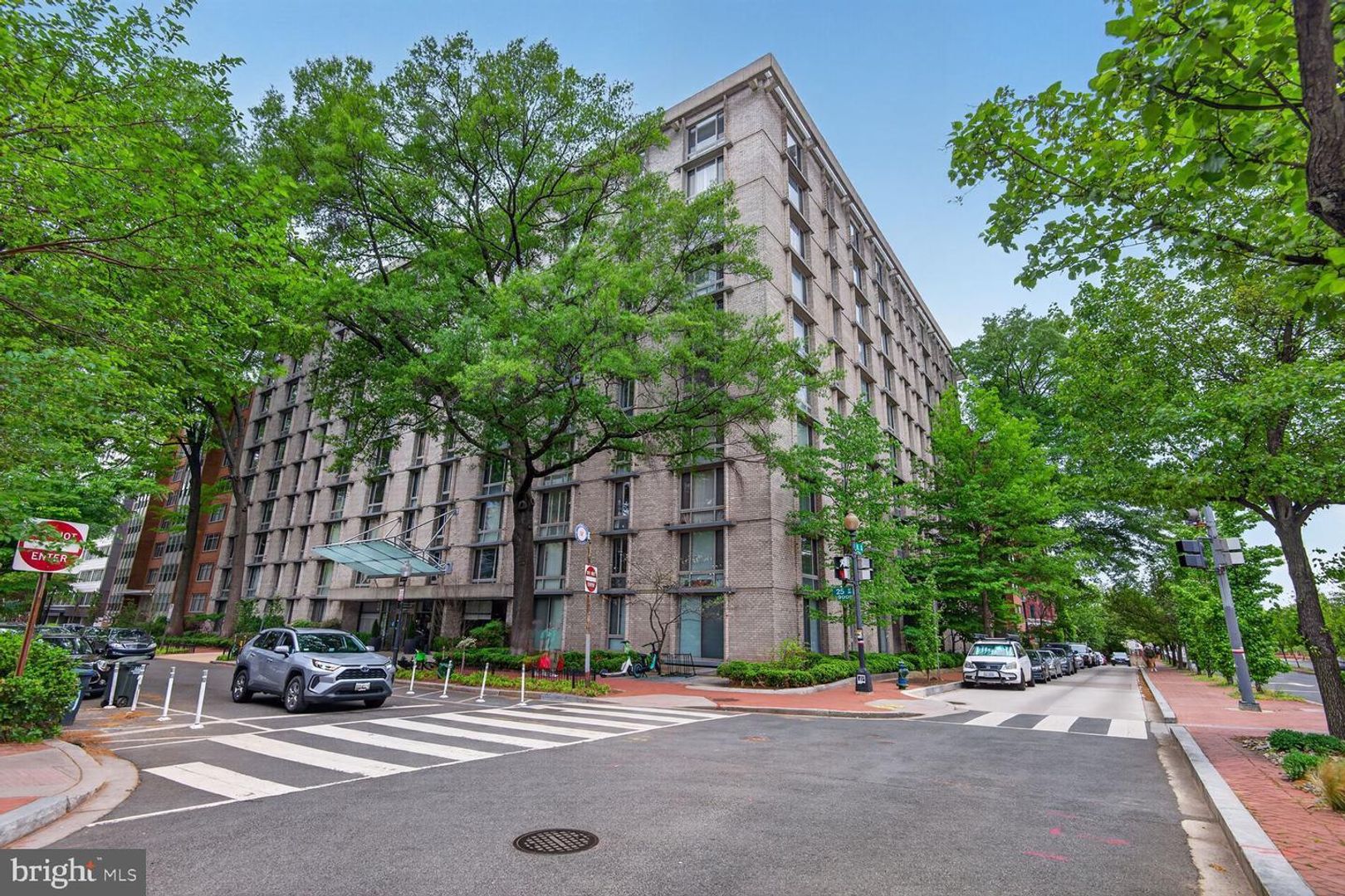 WASHINGTON Condo: Claridge House 614N