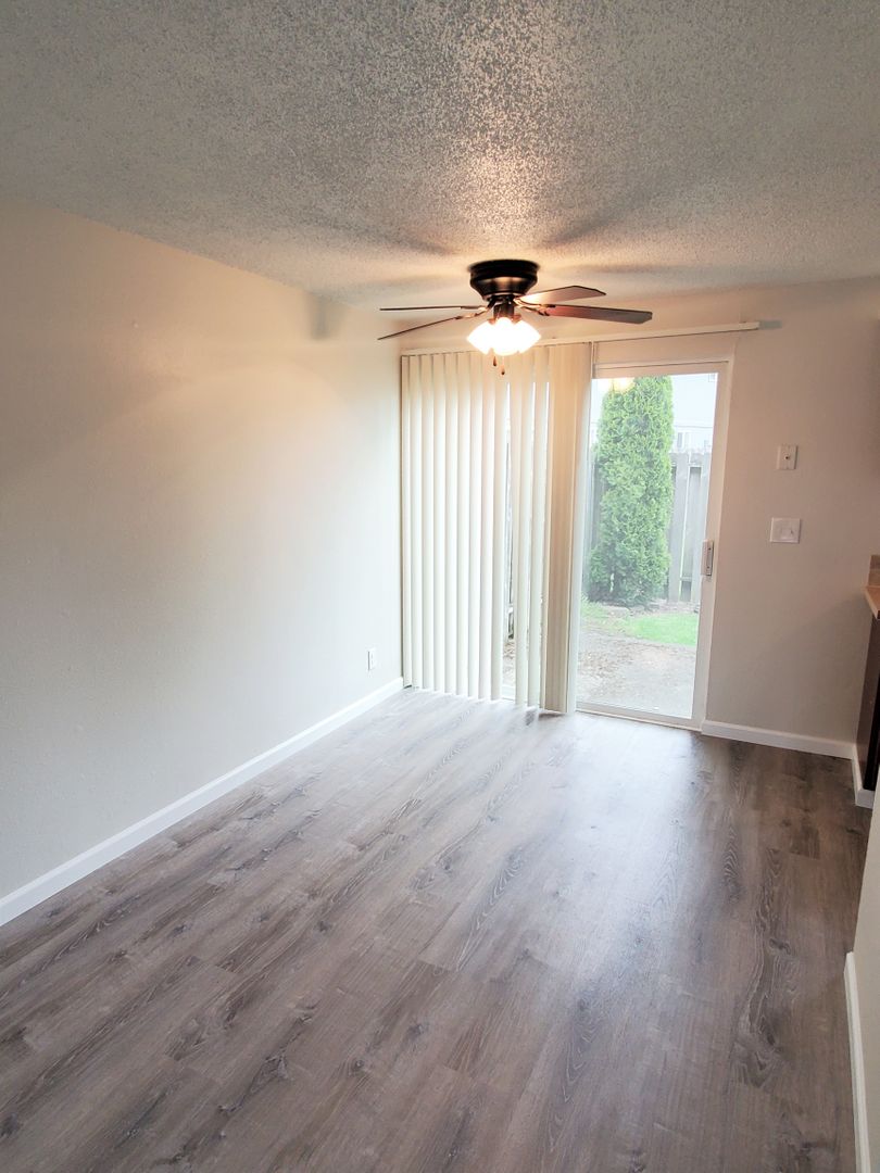No Rent in Until 10/1! 6 of 12