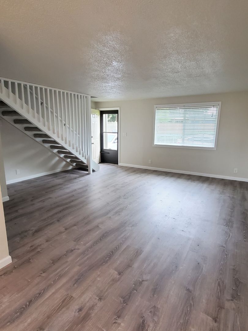 No Rent in Until 10/1! 5 of 12