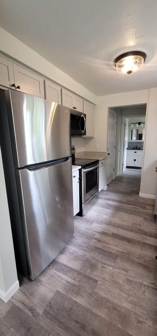 No Rent in Until 10/1! 6 of 12