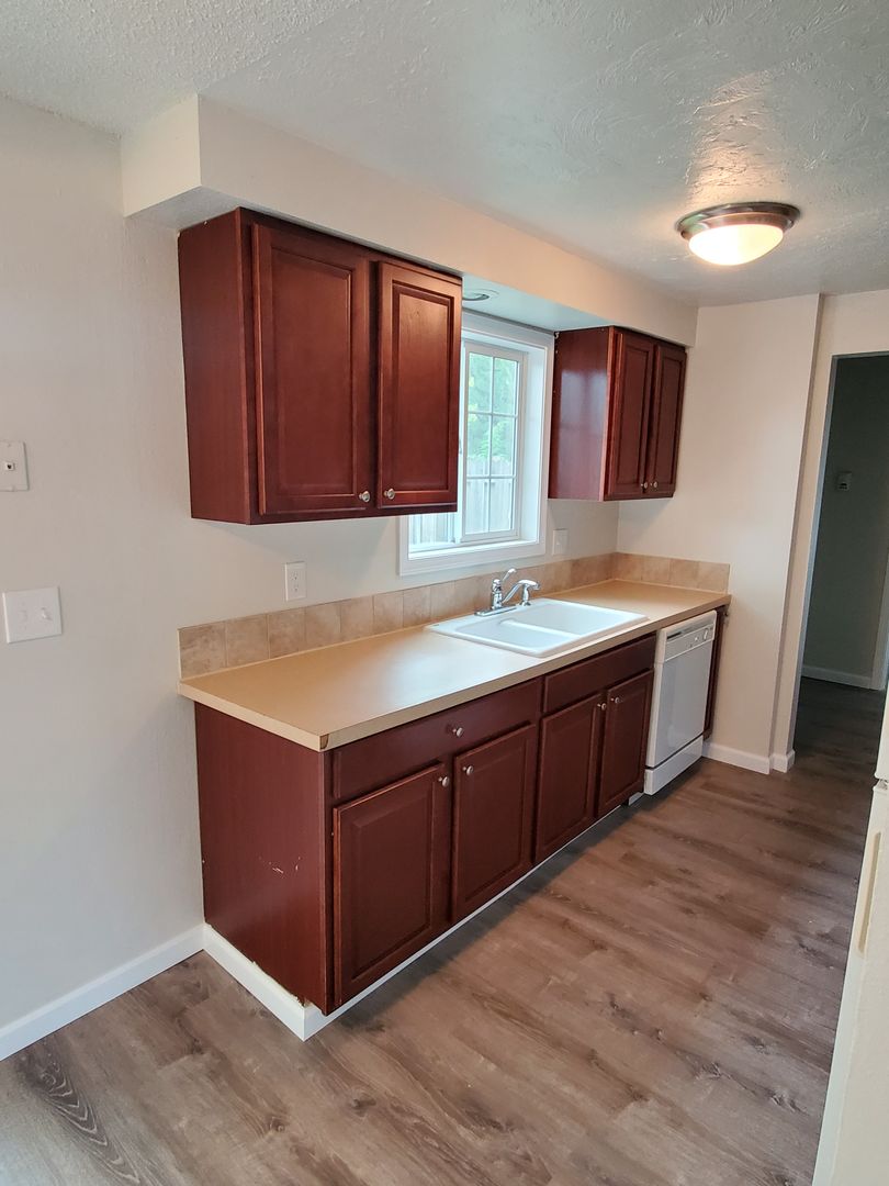 No Rent in Until 10/1! 9 of 12