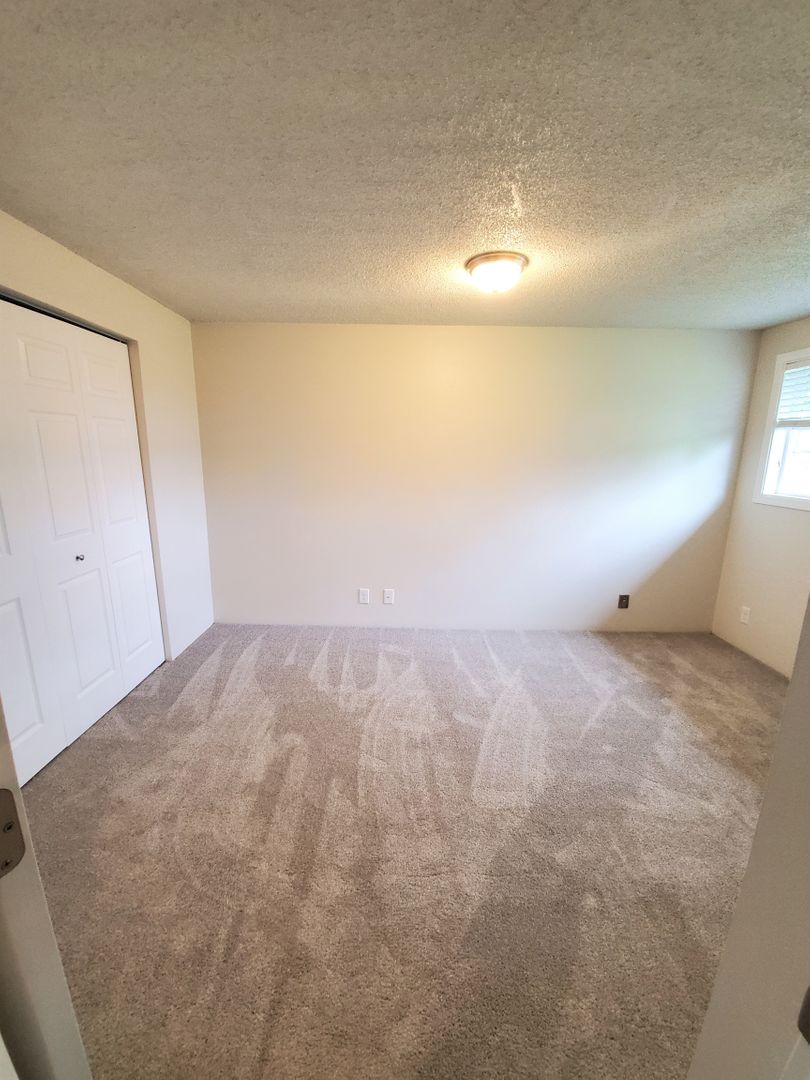No Rent in Until 10/1! 12 of 12