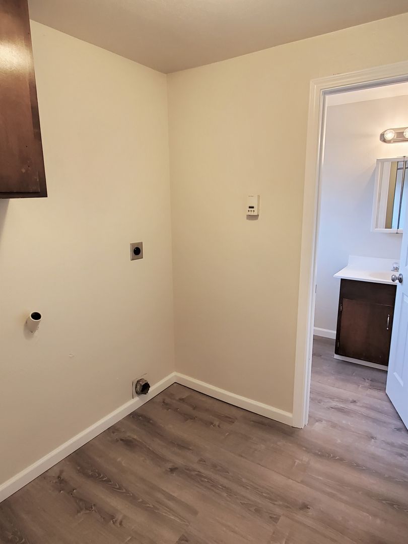 No Rent in Until 10/1! 4 of 12