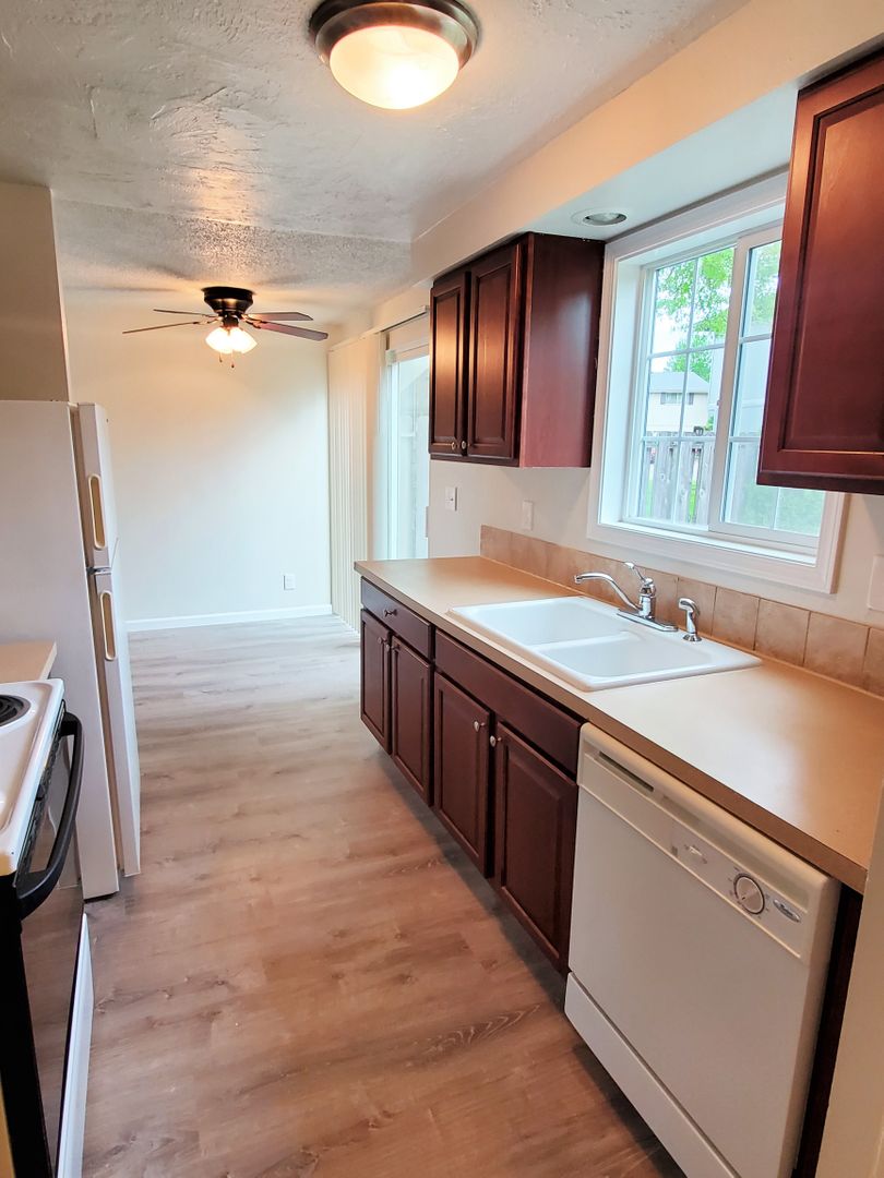 No Rent in Until 10/1! 10 of 12