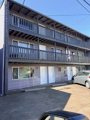 Downtown Studio Apartment available! *MOVE IN SPECIAL* – photo 1