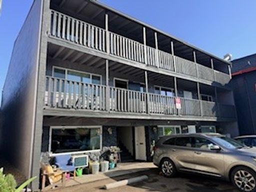 Studio in Downtown Corvallis MOVE IN SPECIAL!! – photo 1