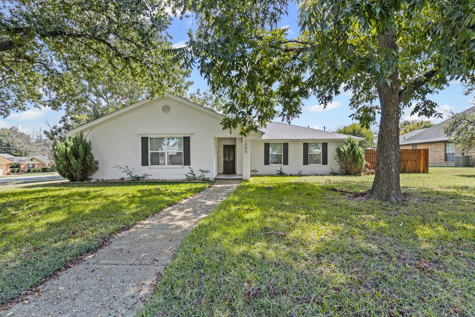 Cleburne House: 1509 Surry Place Drive