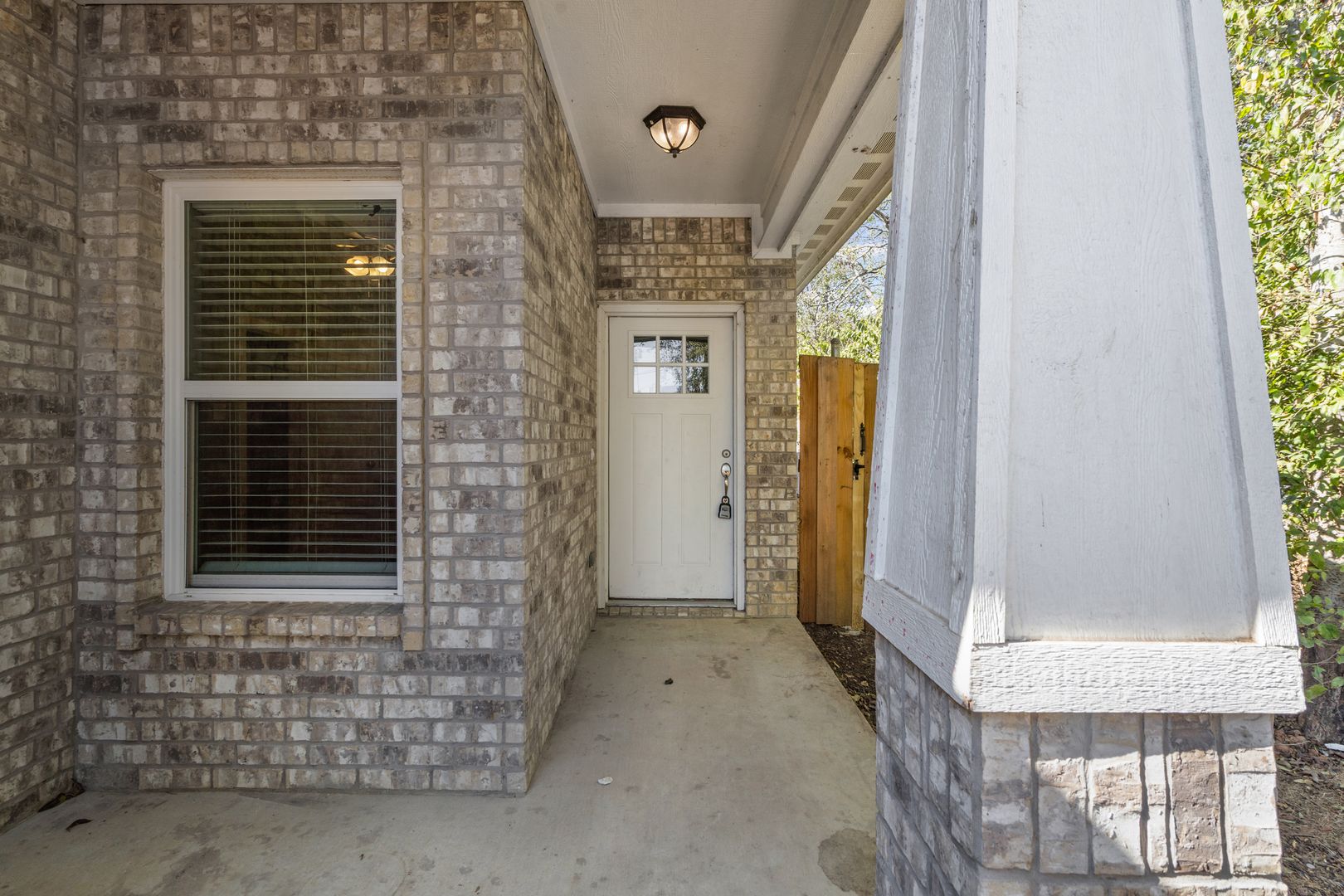 Alvarado House: 708 Rusk Avenue