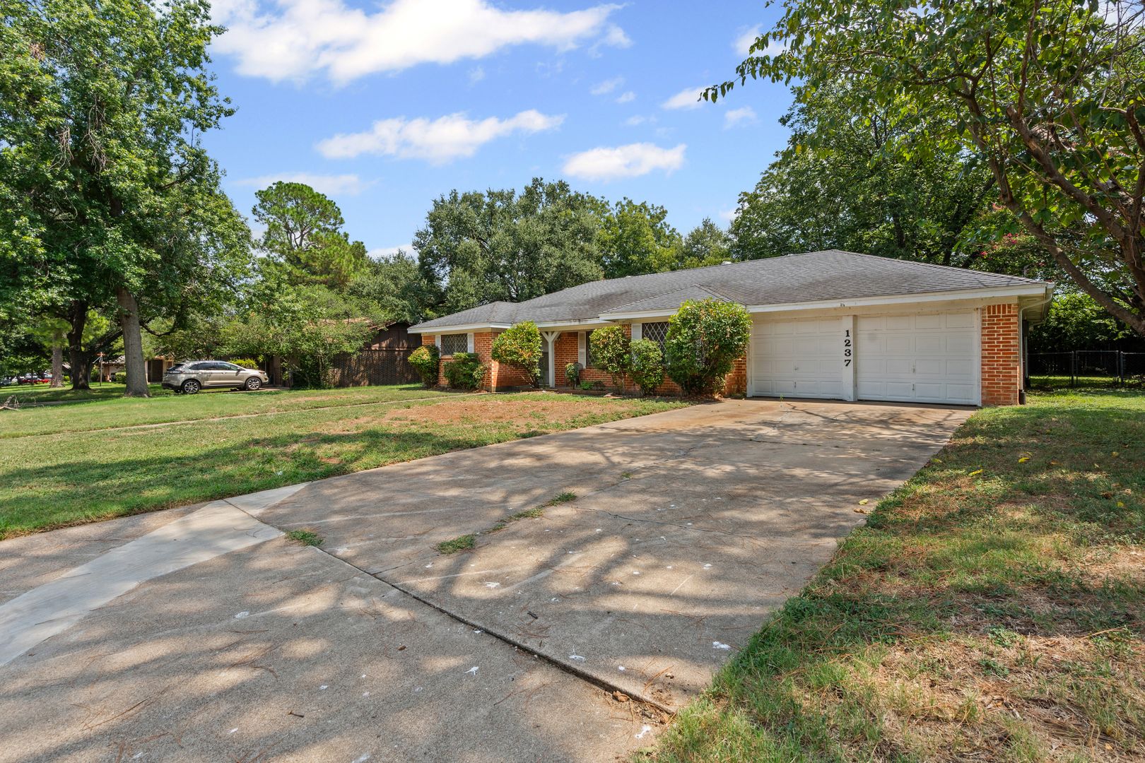 Cleburne House: 1237 Wedgewood Drive