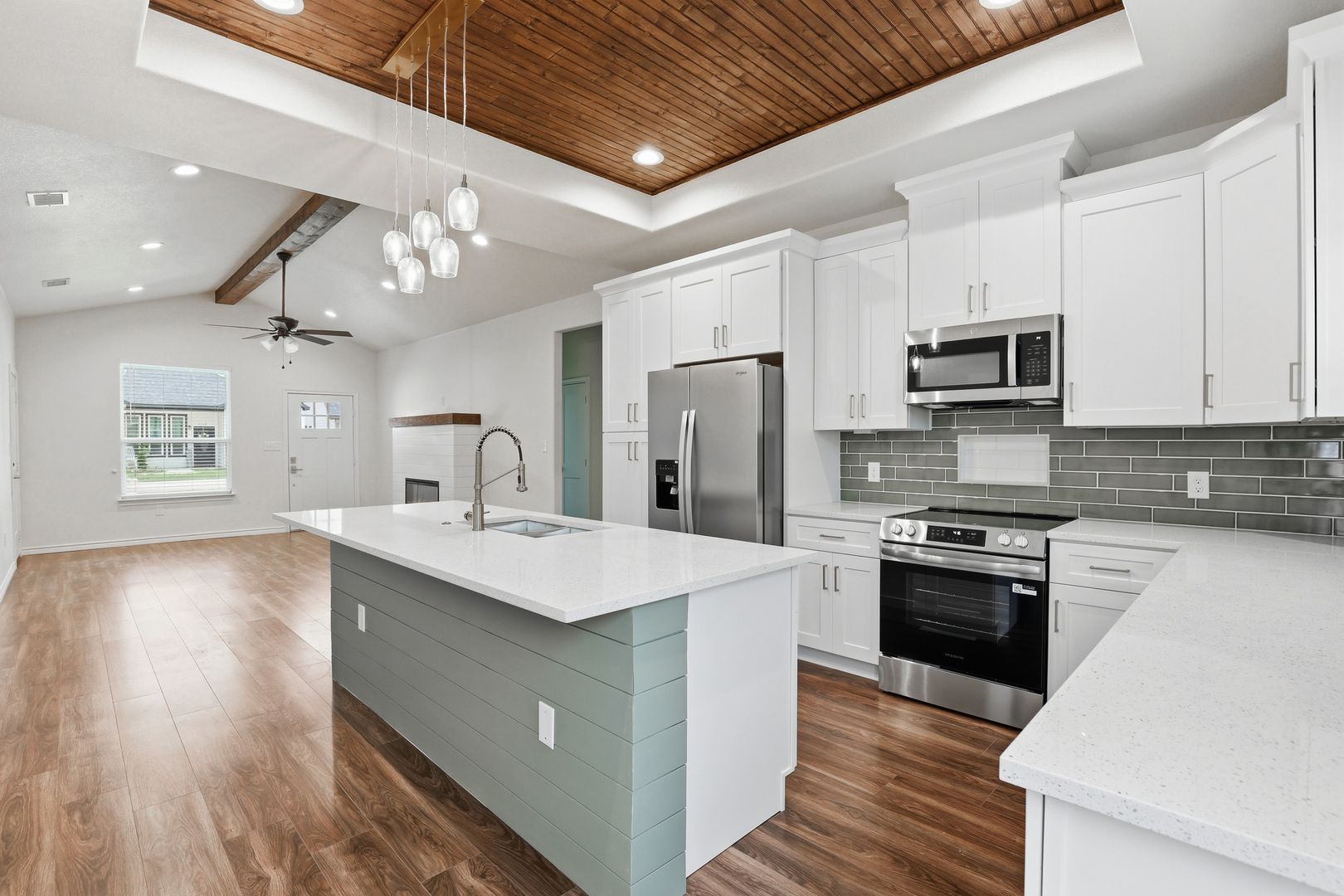 Granbury House: 5718 Barkridge Drive