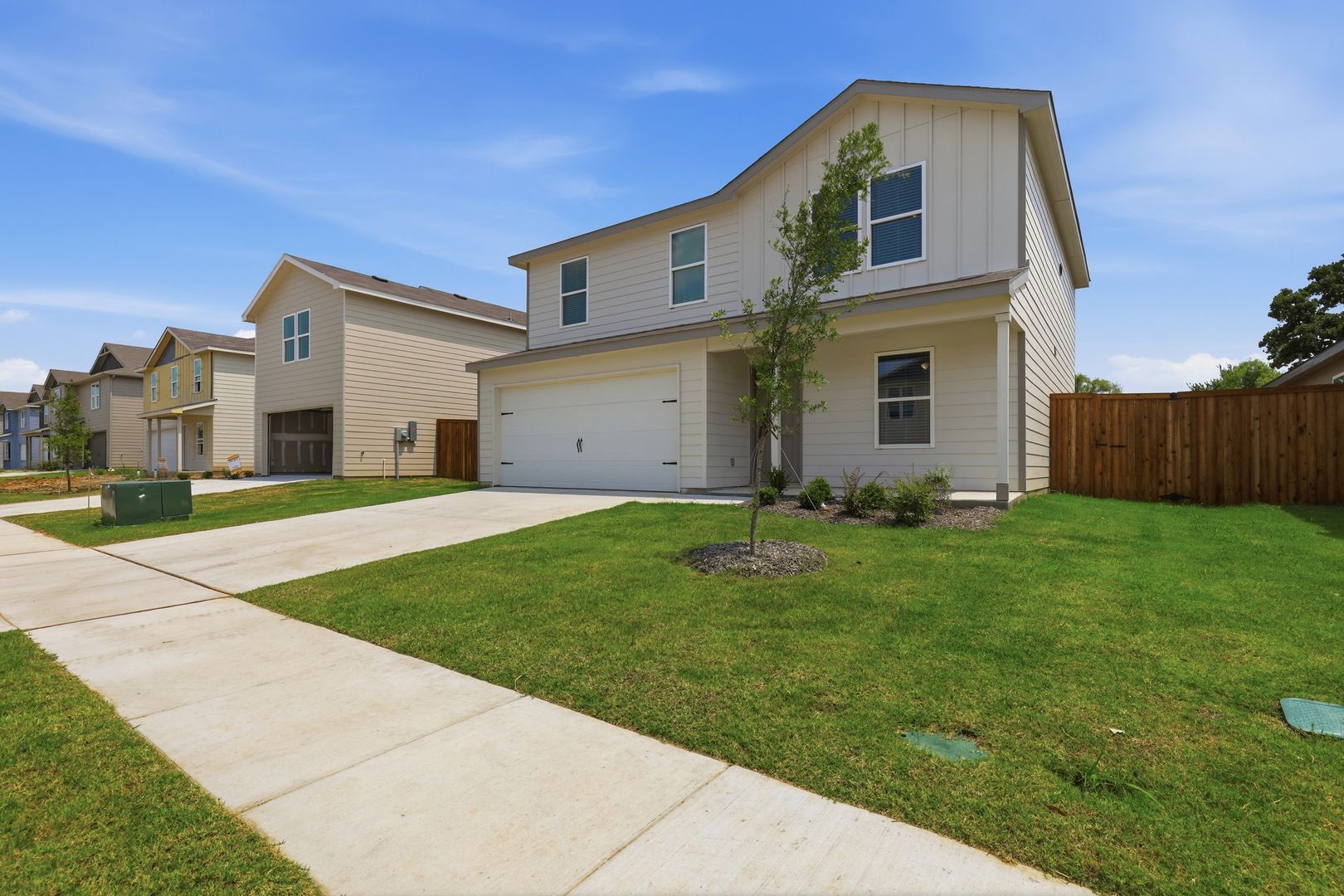 Cleburne House: 832 Eagles Nest Drive