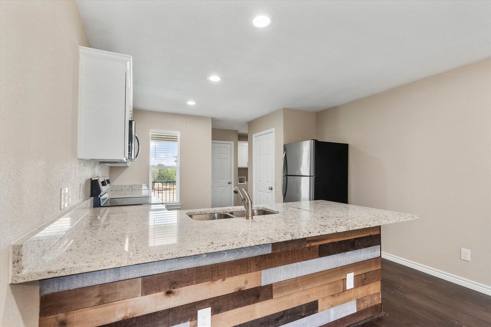 Cleburne Apartment: 1406 Courtney Place