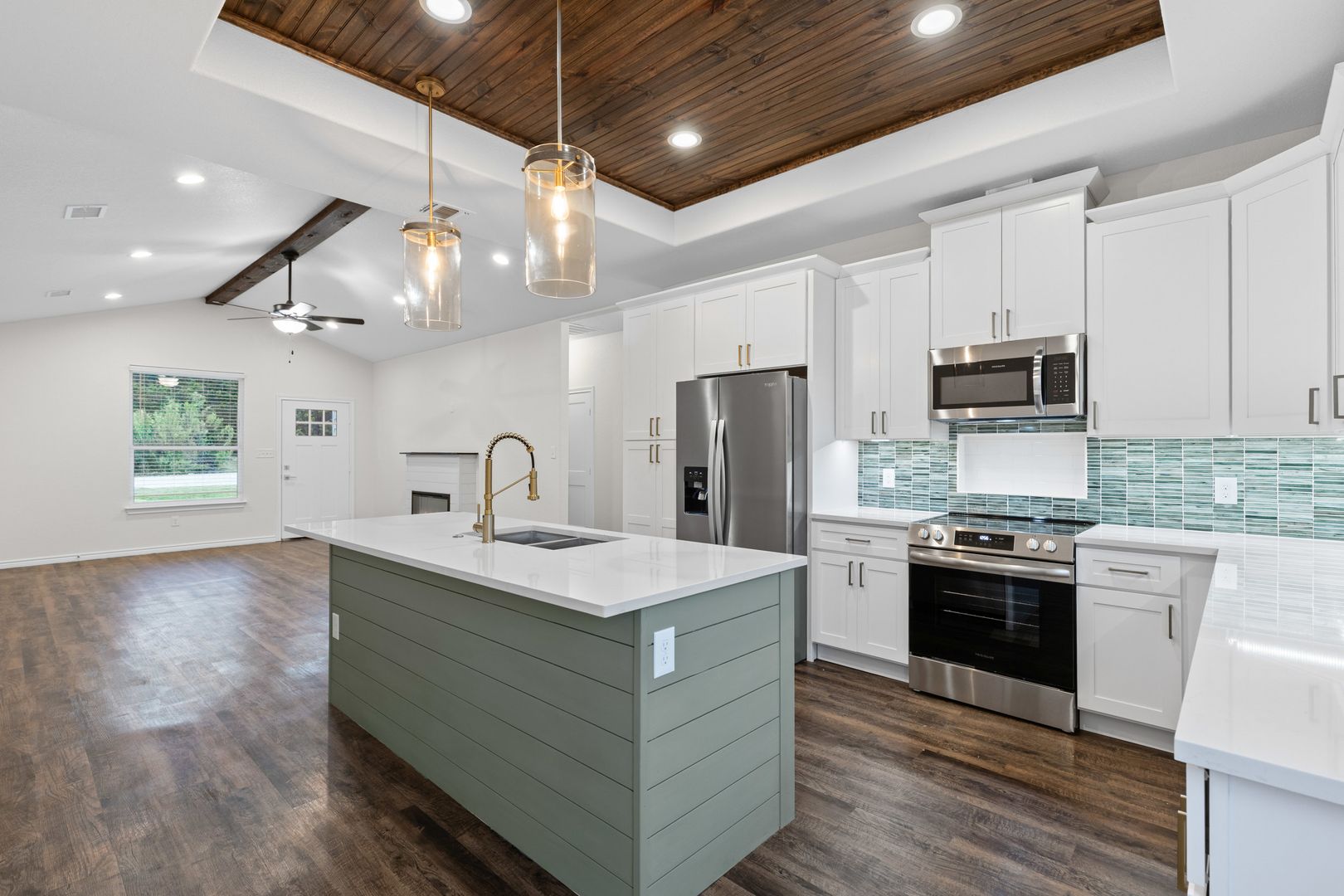 Granbury House: 5718 Barkridge Drive