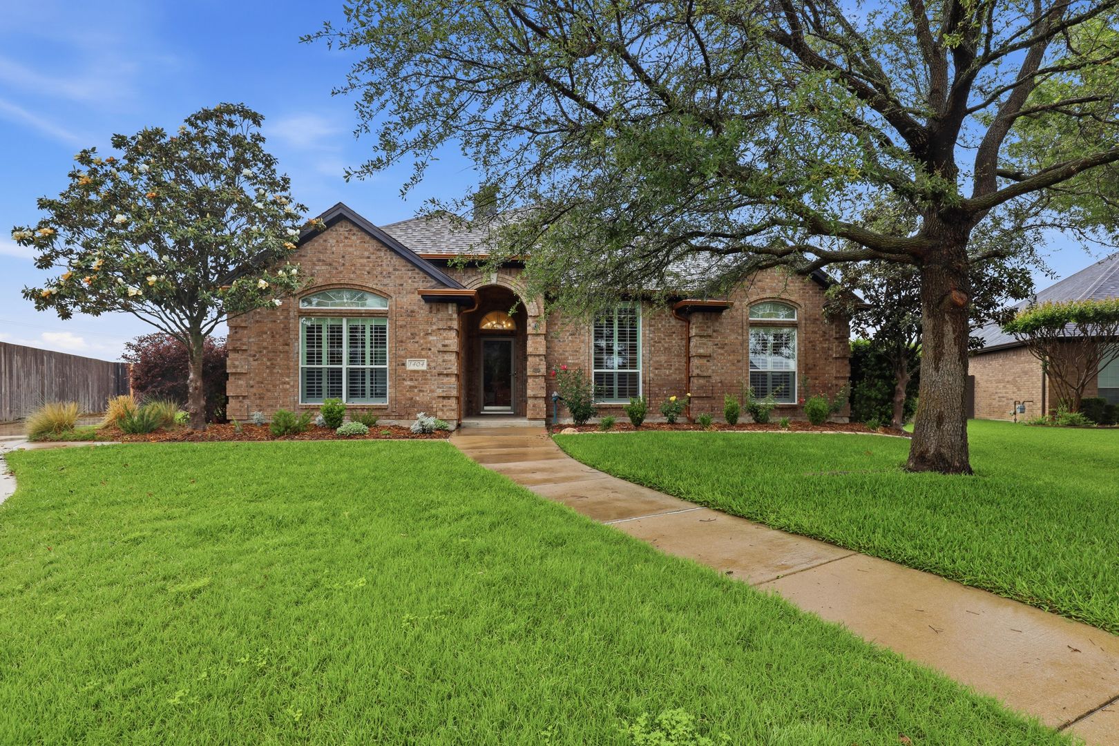 Cleburne House: 1404 Chaucer Drive