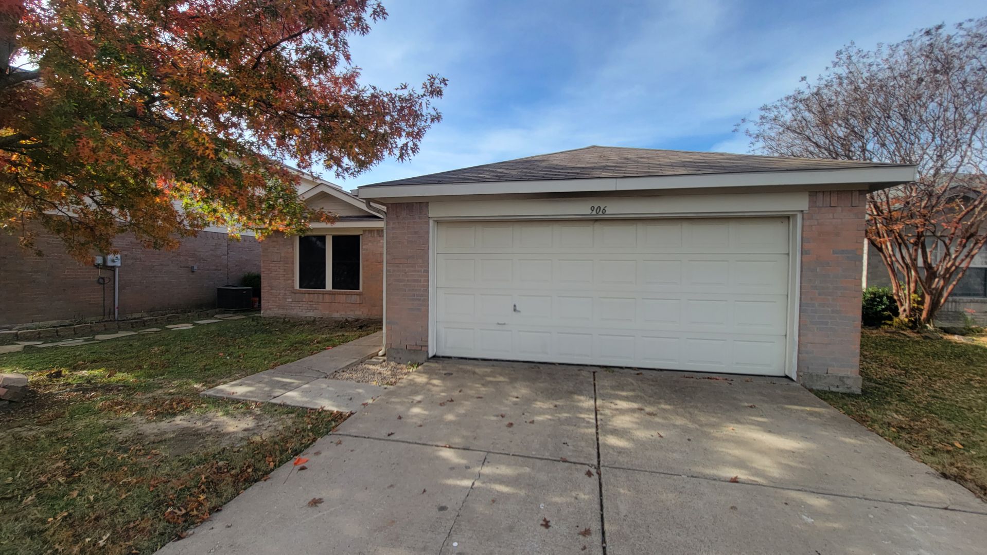 Anna House: 906 Post Oak Trail