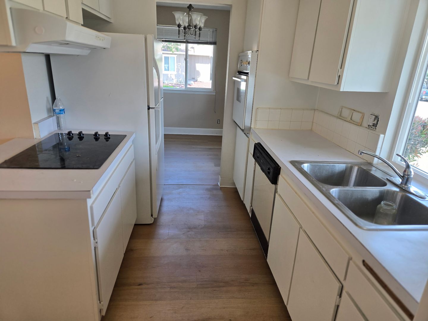 Sunnyvale Apartment: 915-17 Henderson Ave.