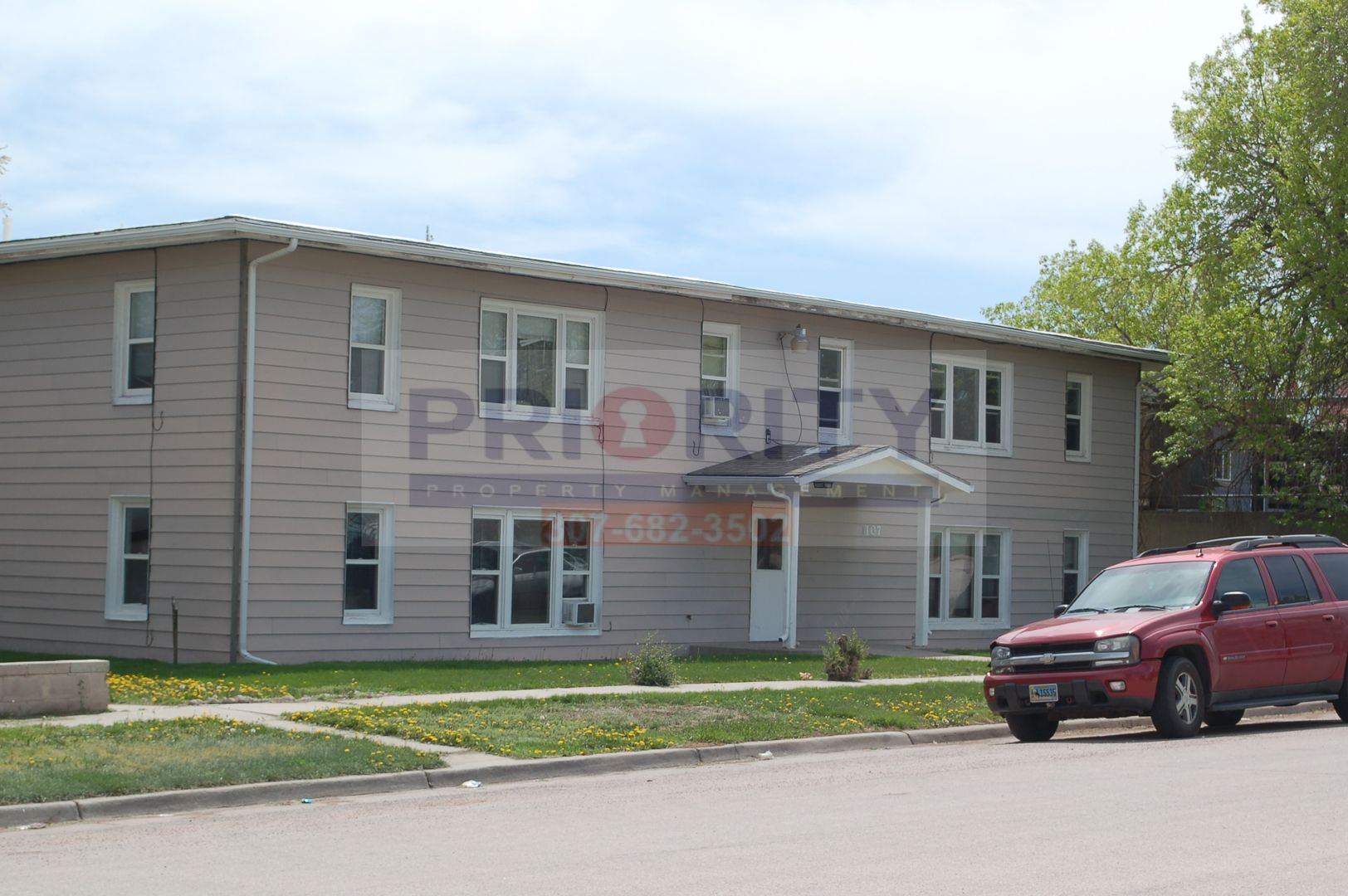 Gillette Apartment: 107 Ross Ave