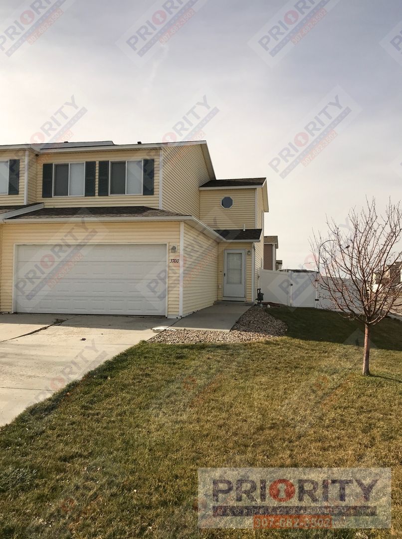 Gillette House: 3700 Lunar Ave