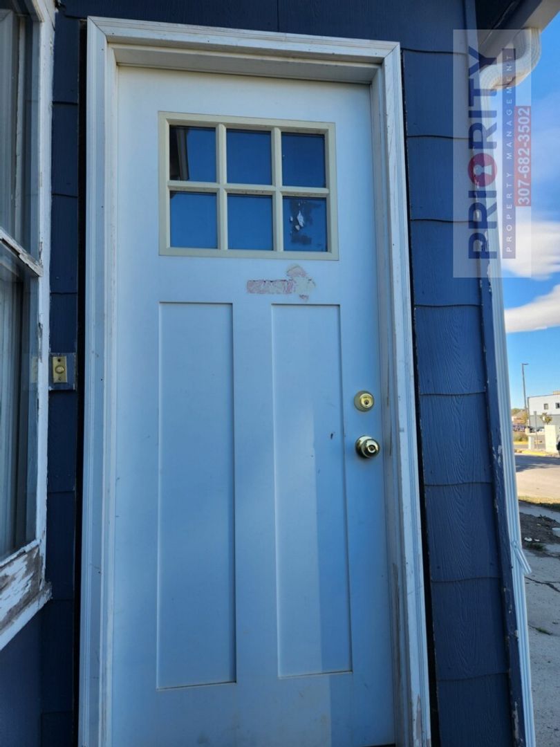 Gillette Apartment: 500 Carey Ave