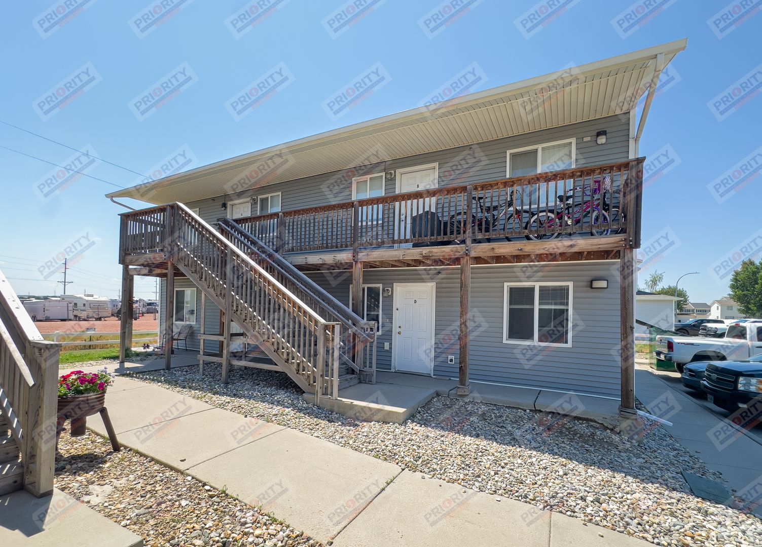 Gillette Apartment: 1922 Harvest Moon