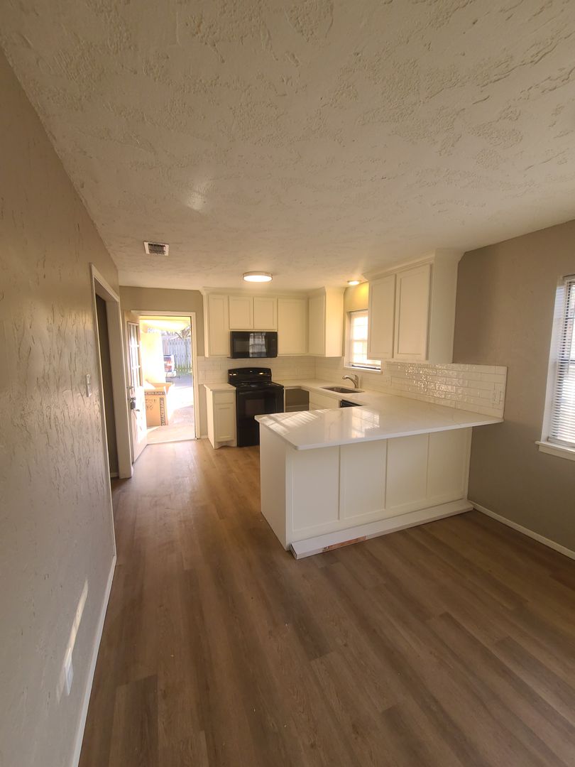 Longview House: 120 Jester