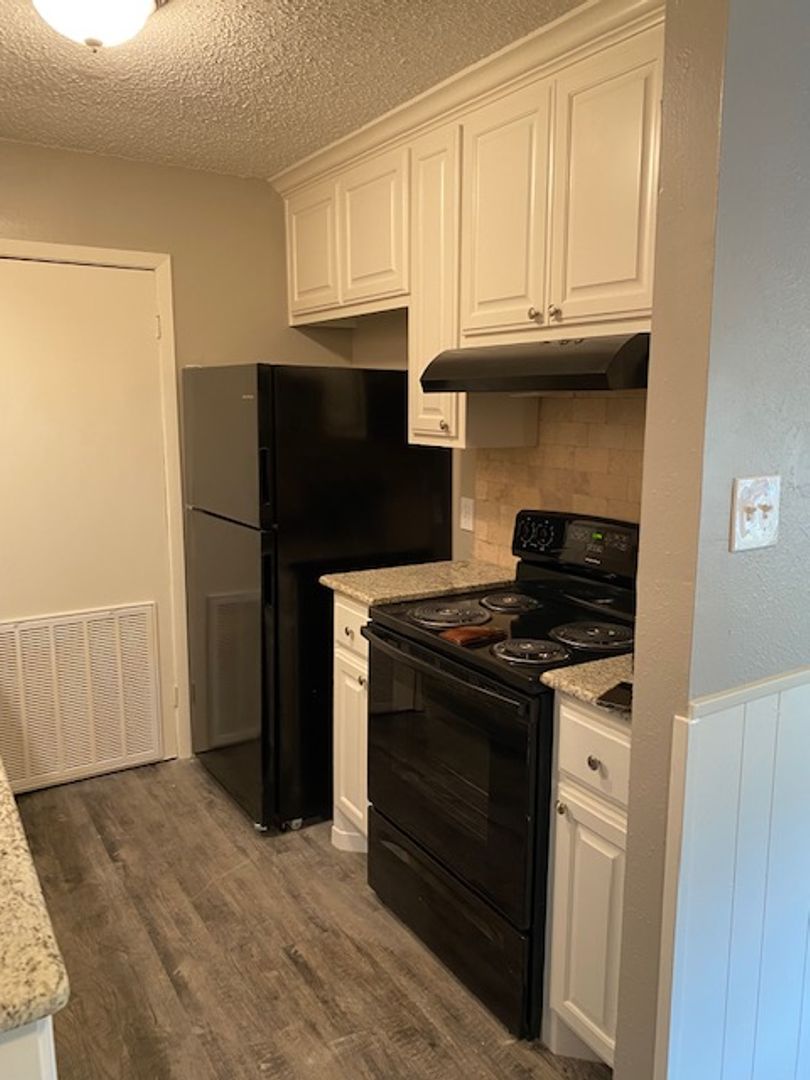 Kilgore Apartment: 906 Harris