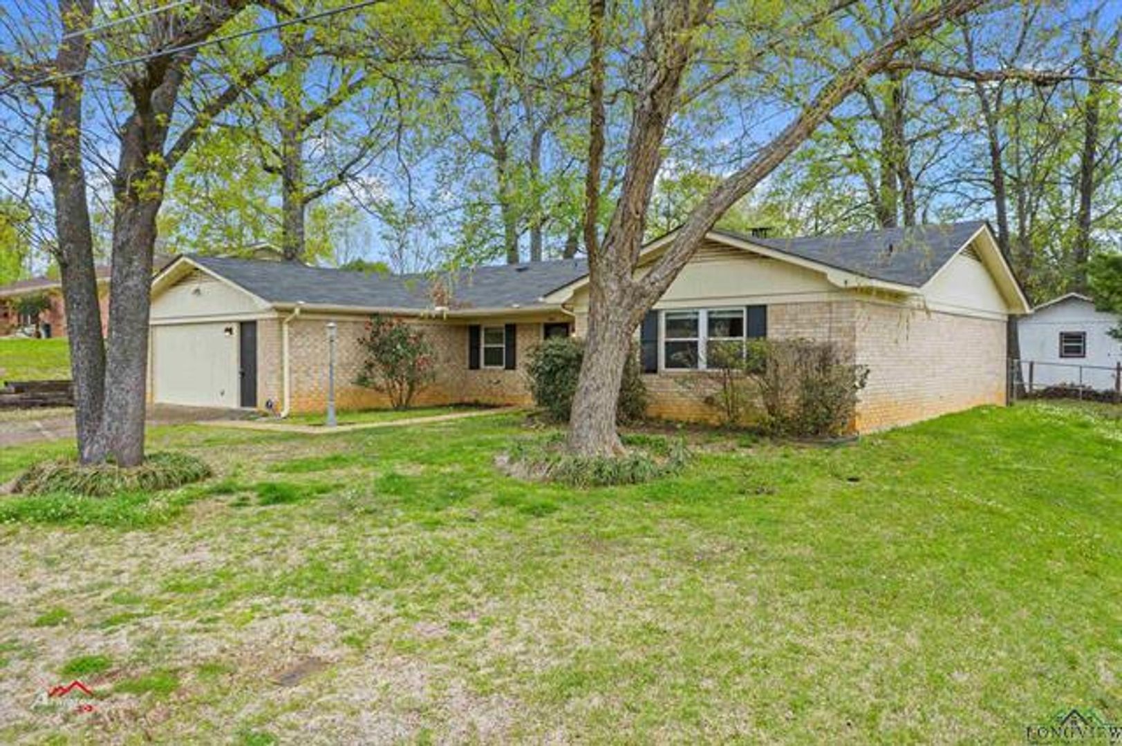 Longview House: 804 Joanie
